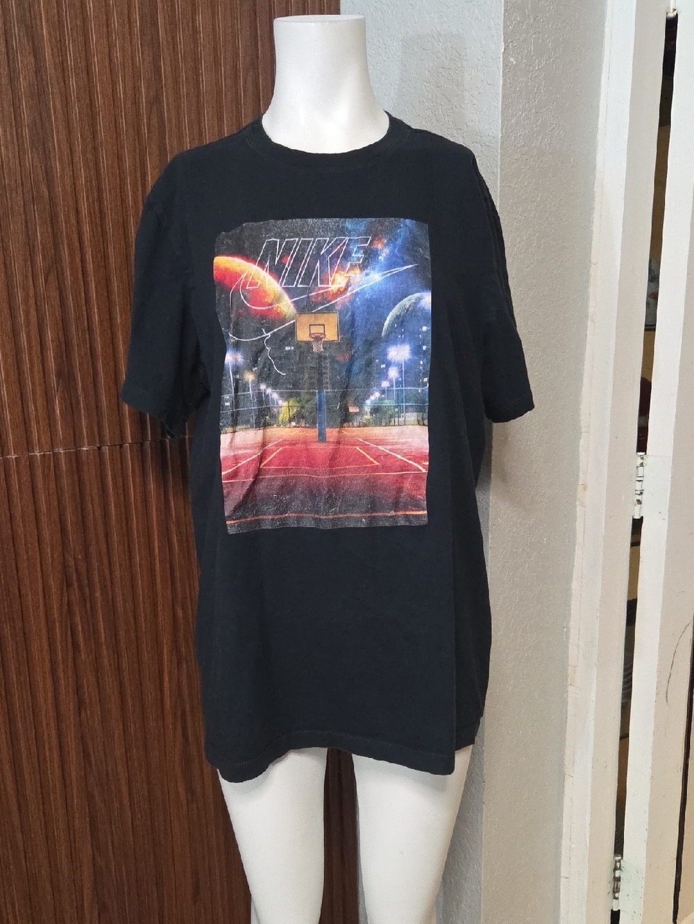 Nike Black Short-Sleeve Tee with Colorful Basketball Court Graphic[1186].